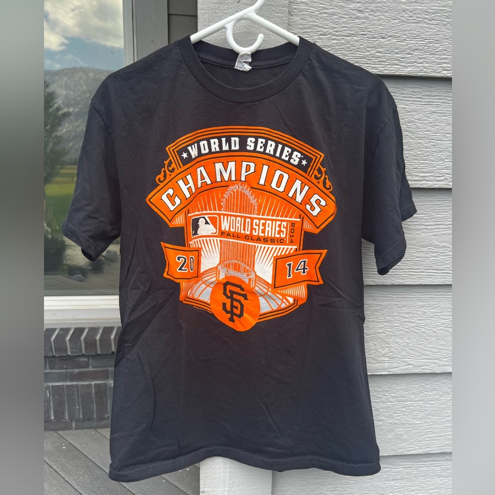 CLEARANCE Men’s L SF Giants 2014 World Series Champions Black T-Shirt